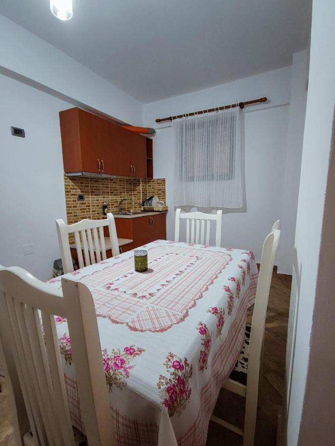 El Rio Apartments Sarandë Buitenkant foto