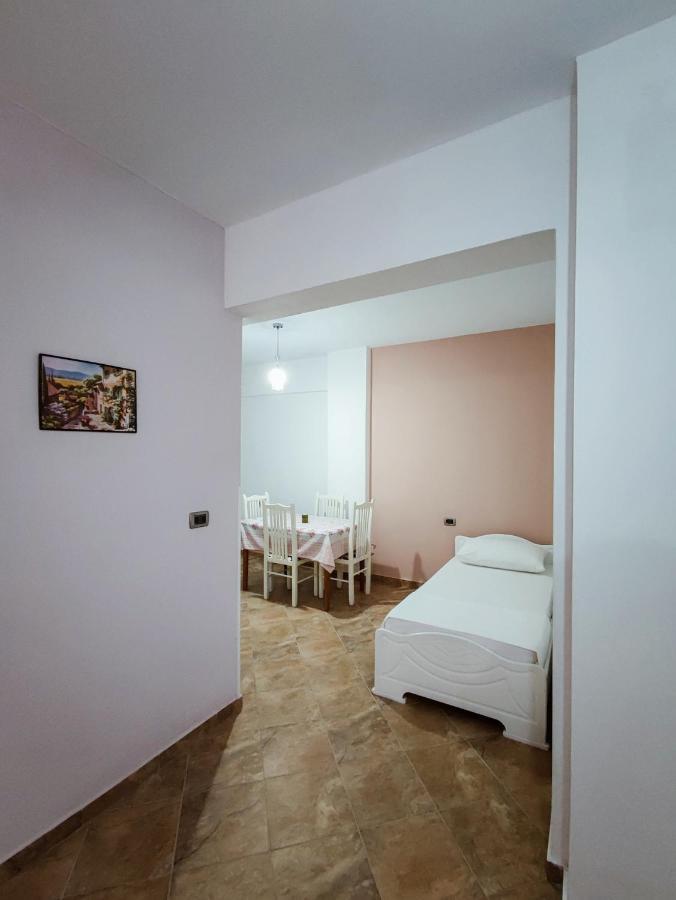 El Rio Apartments Sarandë Buitenkant foto