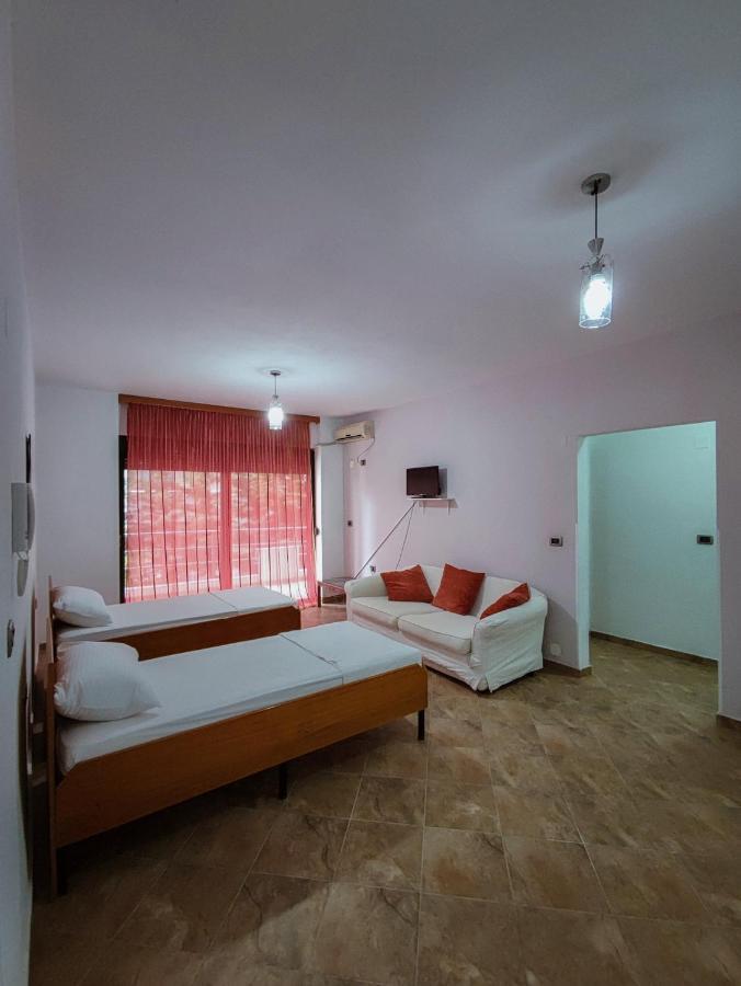 El Rio Apartments Sarandë Buitenkant foto