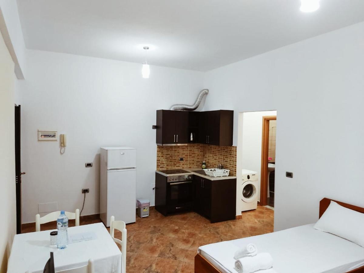 El Rio Apartments Sarandë Buitenkant foto