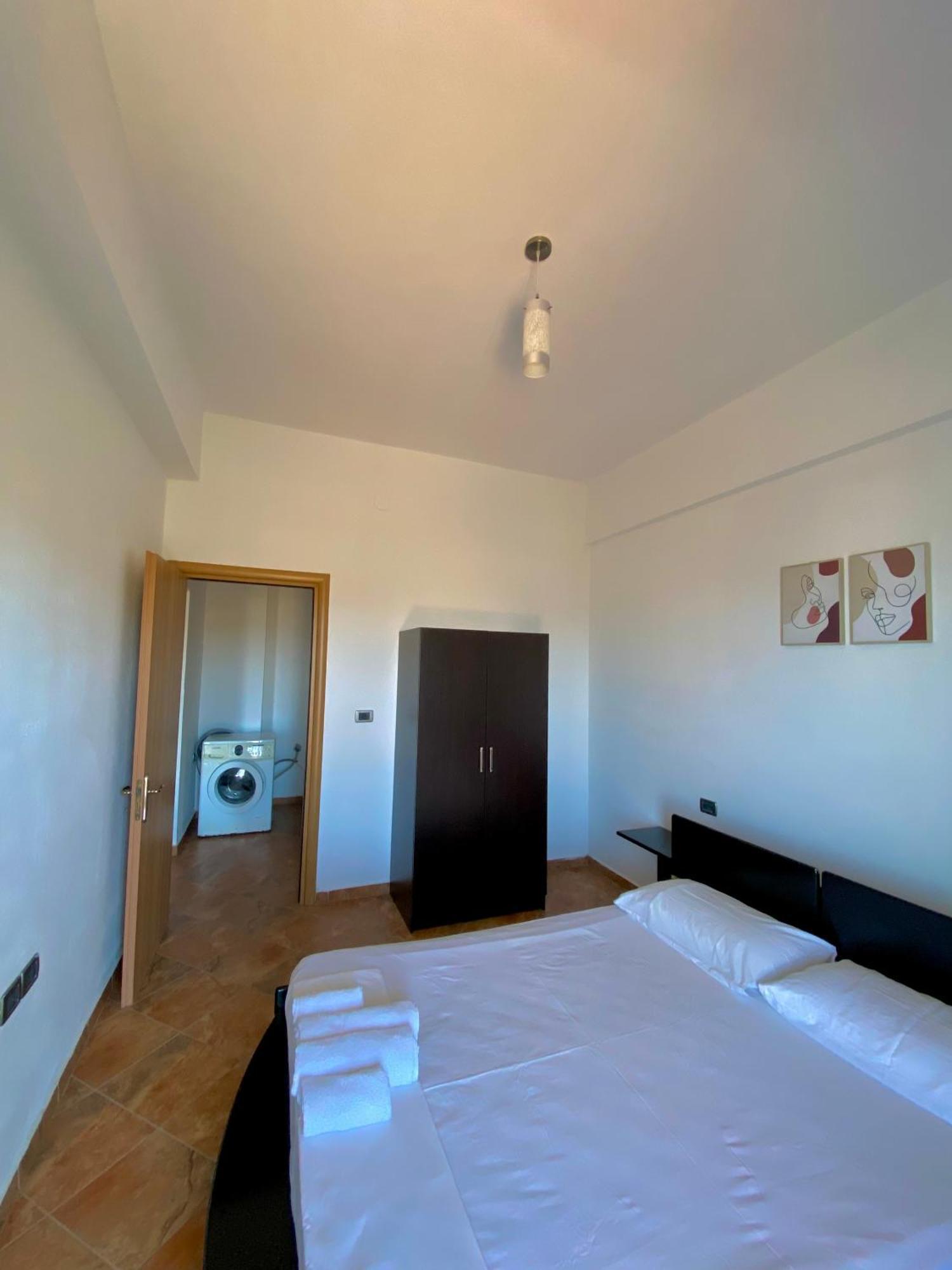 El Rio Apartments Sarandë Buitenkant foto