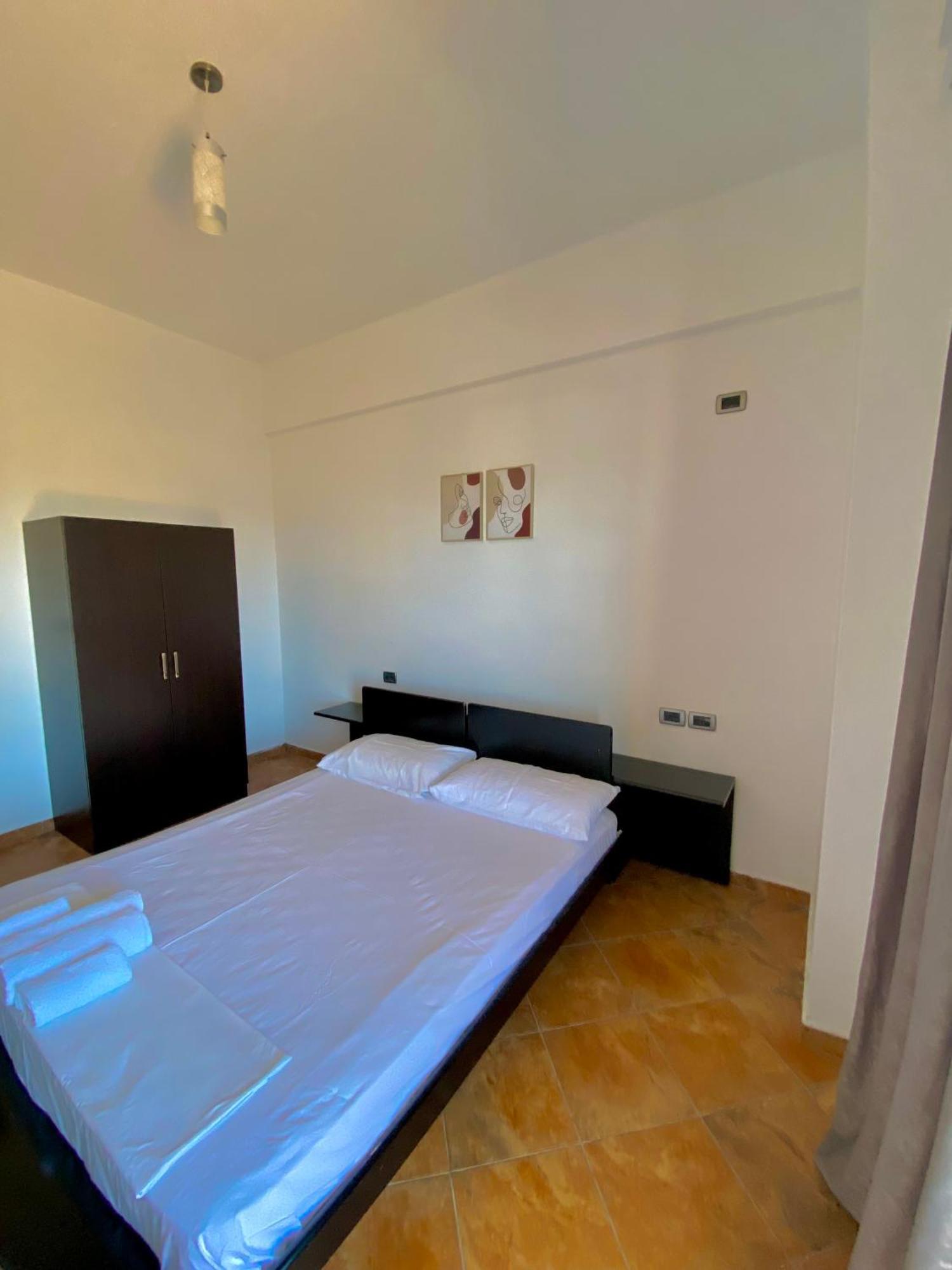 El Rio Apartments Sarandë Buitenkant foto