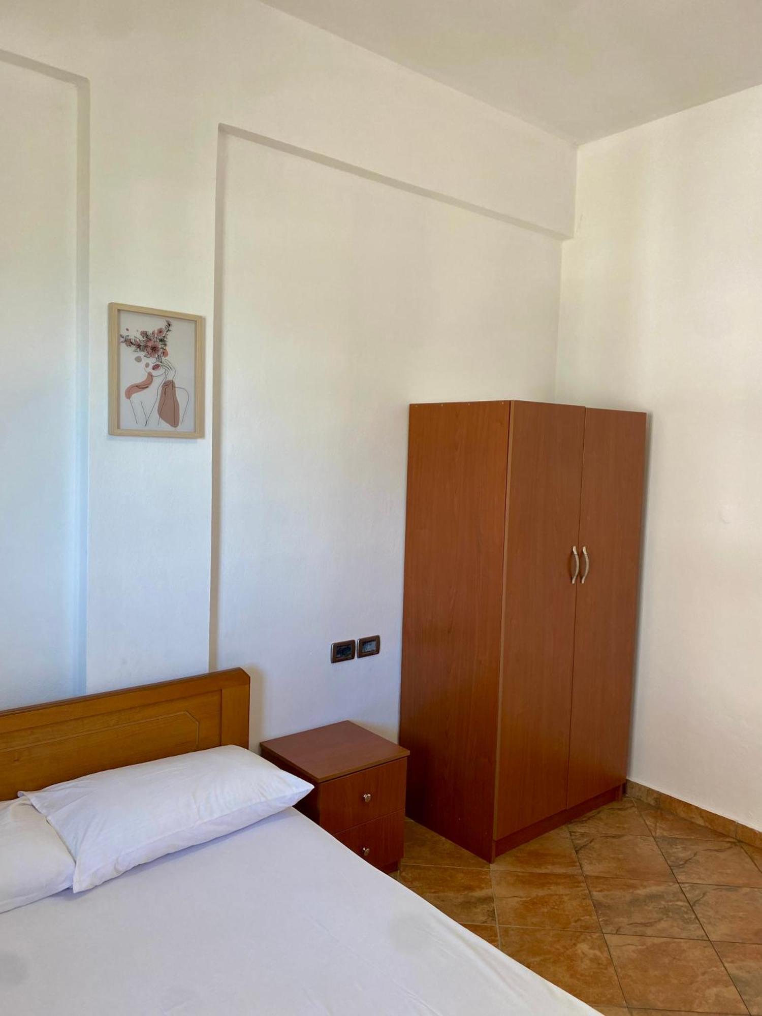 El Rio Apartments Sarandë Buitenkant foto